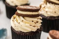 Dreamy Cookies and Cream Cupcakes
