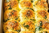 Buttery Garlic Dinner Buns