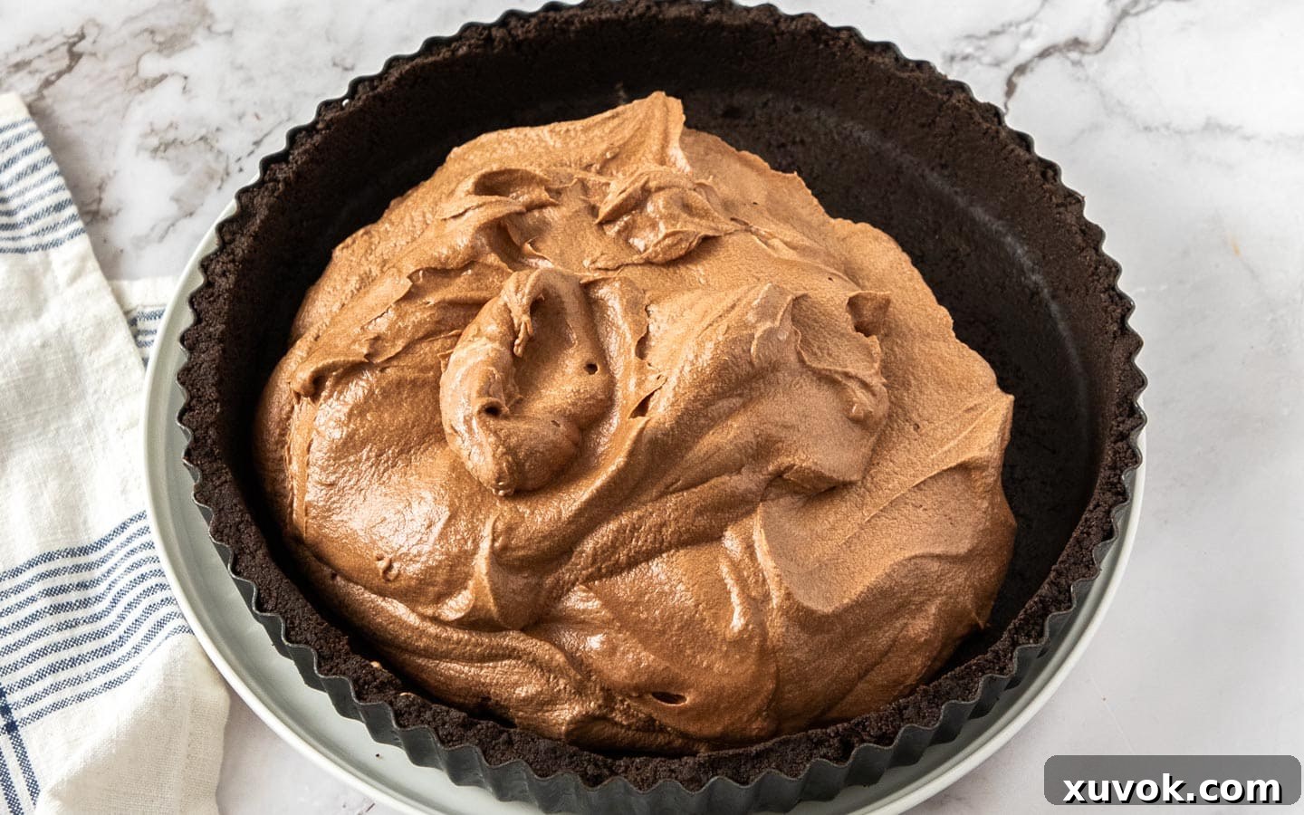 The chocolate mousse in the tart shell.