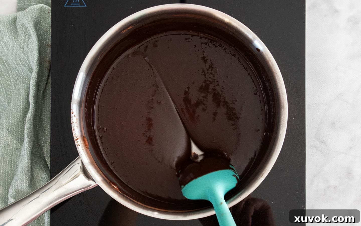 The mirror glaze in a pan.