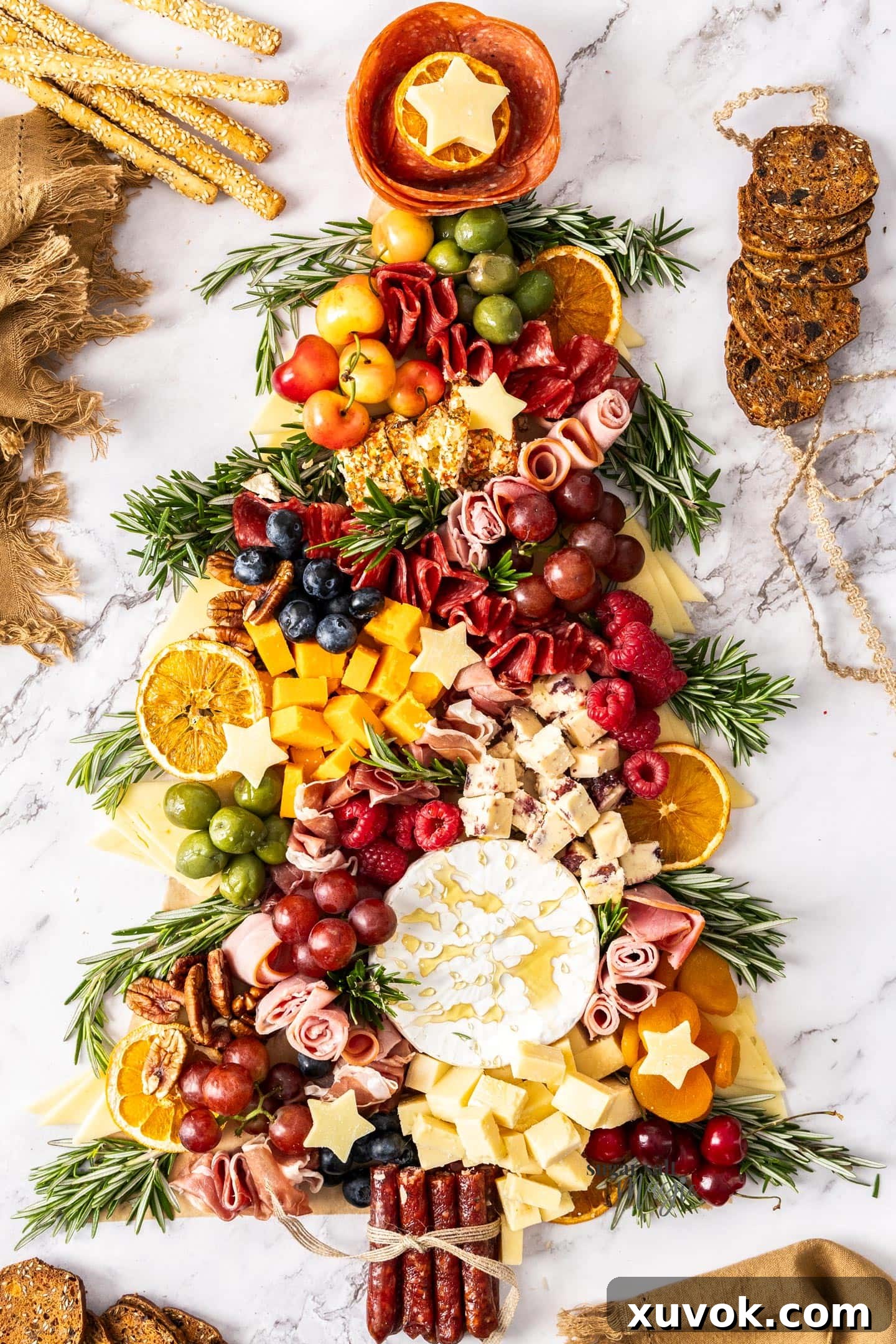 Top down view of the whole Christmas tree charcuterie.