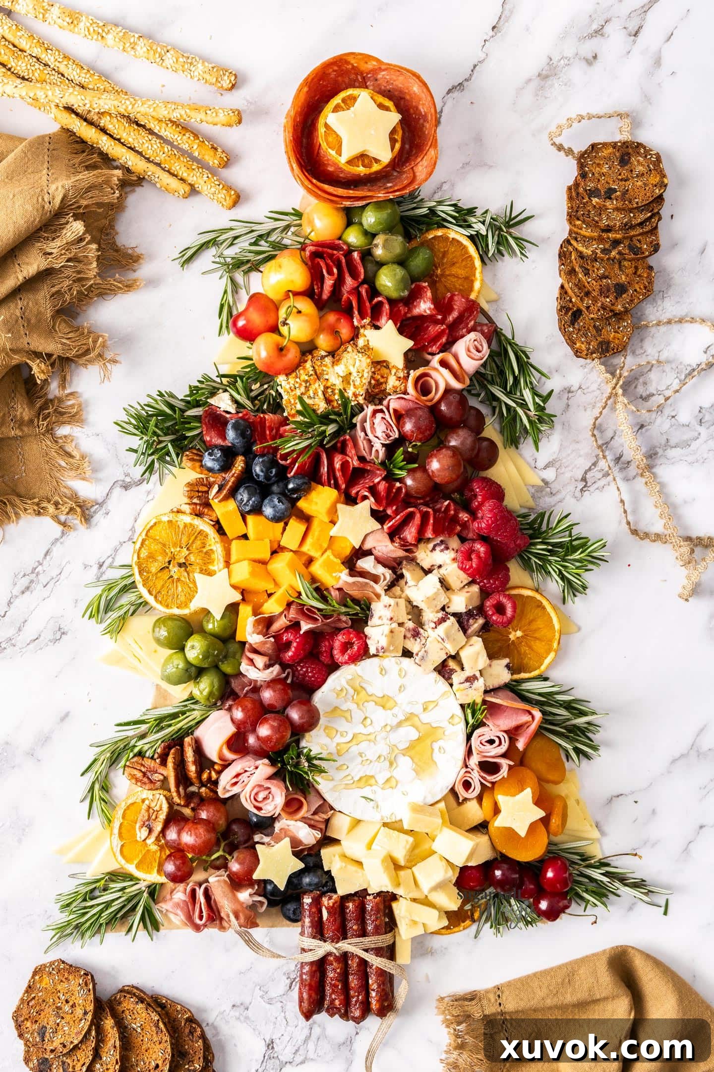 Top down view of the whole Christmas tree charcuterie.