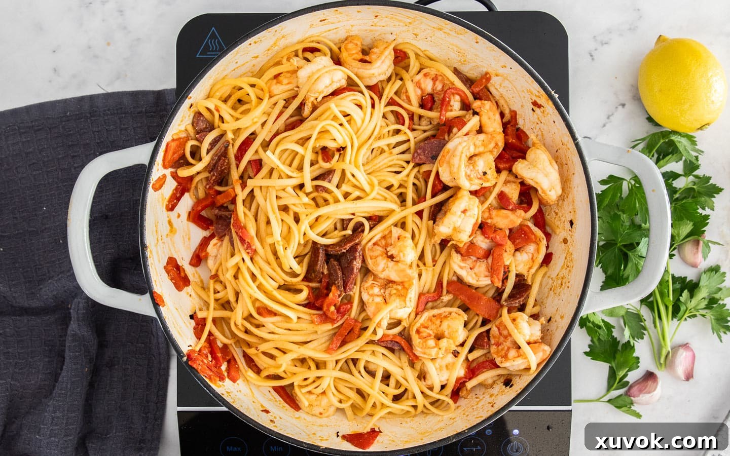 The linguine in the pan, ready to eat.