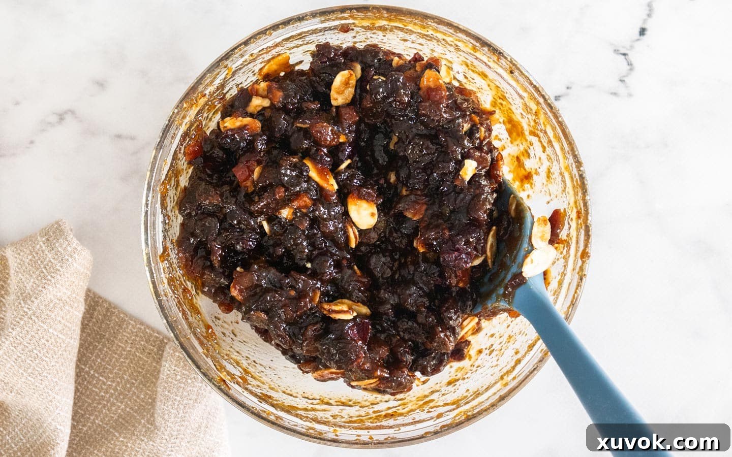 The fruit mince filling in a bowl.
