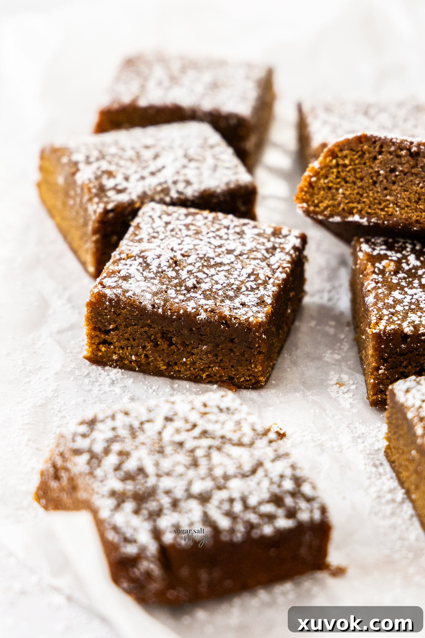 4 gingerbread blondies dusted with icing sugar.