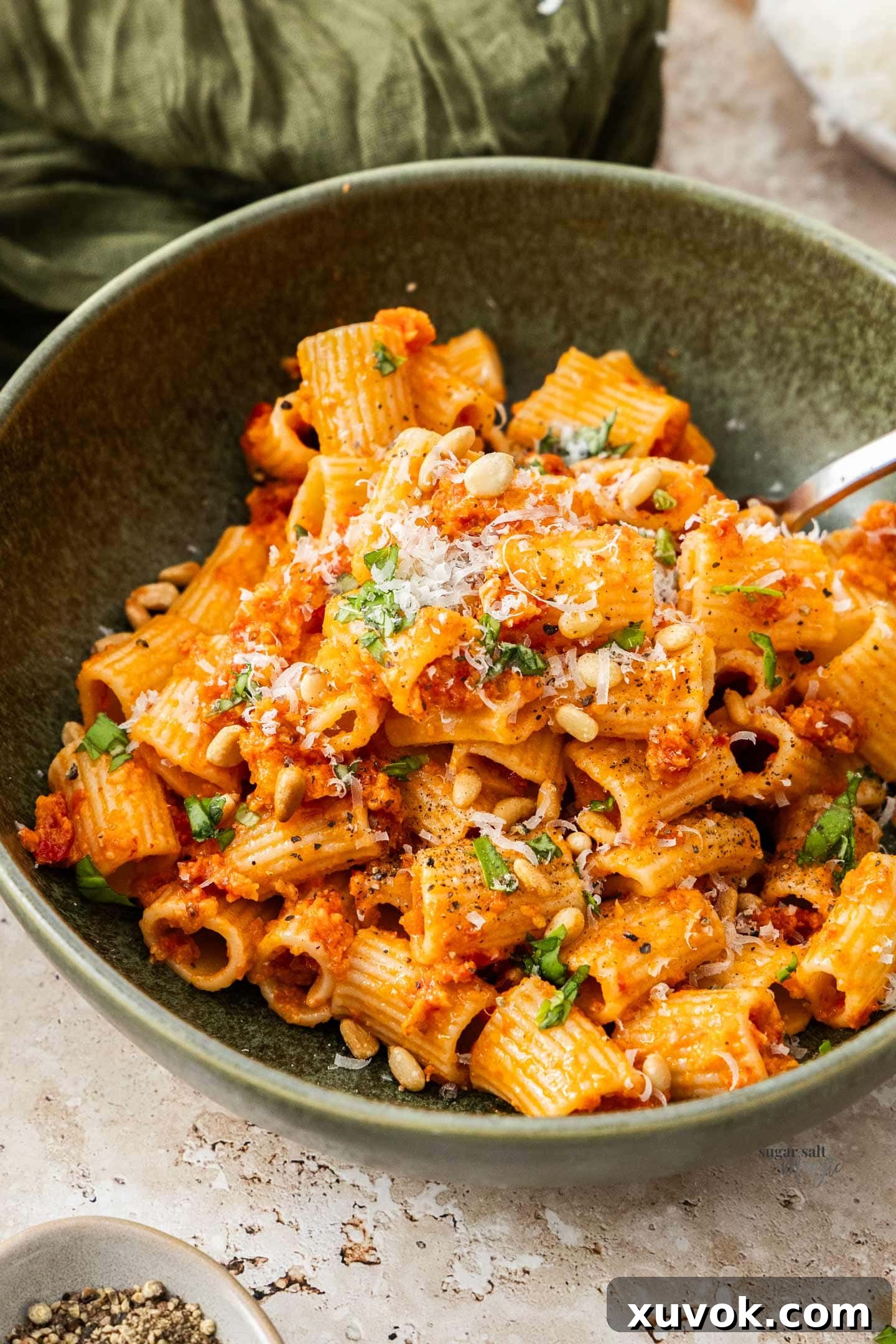 Closeup of a bowl of sundried tomato pesto pasta.