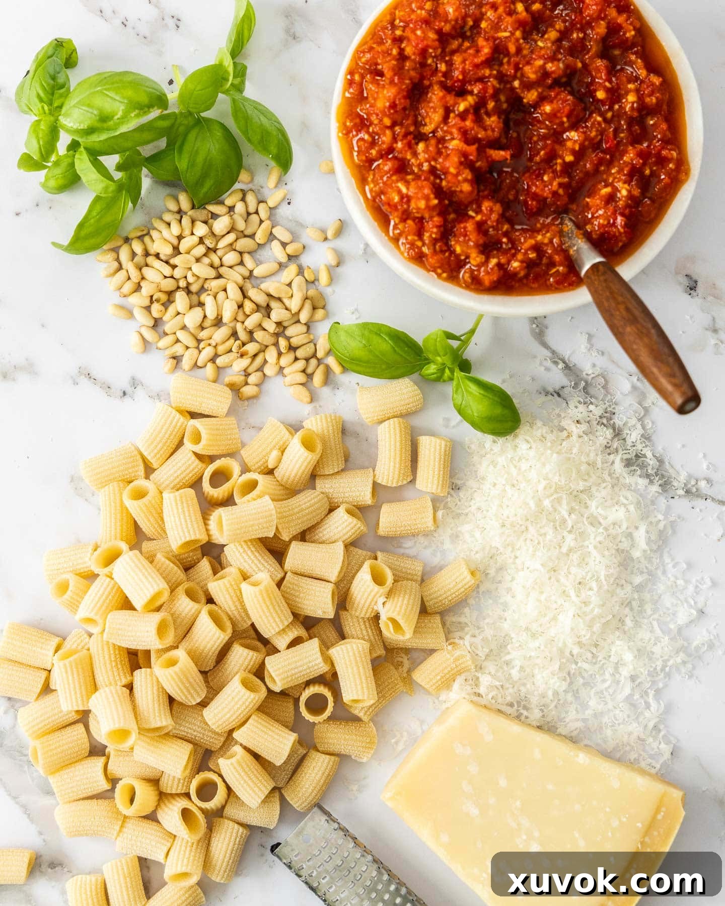 Ingredients for tomato pesto pasta.